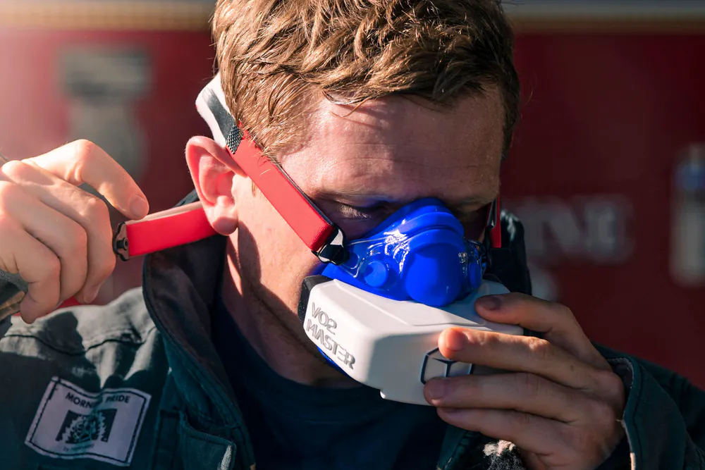 Fitting the VO2 Master Pro wearable gas analyser mask